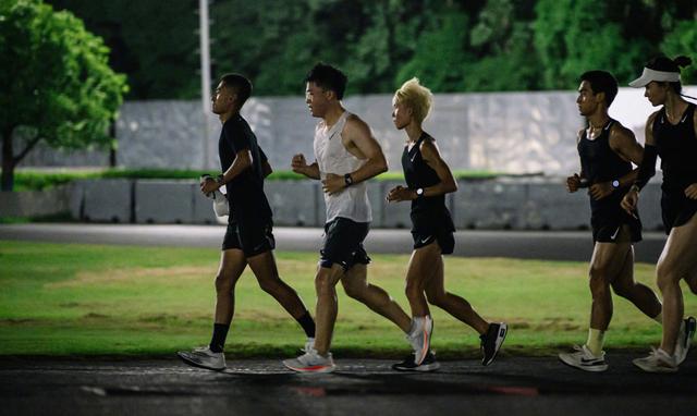 Uzi意外战胜巴黎圣日耳曼，战术调整引爆全场！