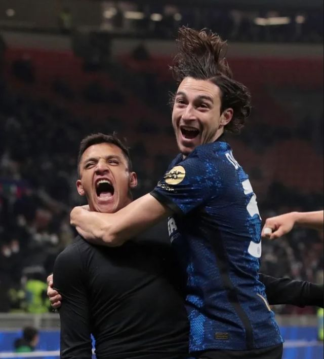 开云娱乐-费耶诺德今晨回应争议，志在欧超杯名次提升，气氛紧张，轮换策略成焦点的简单介绍-开云娱乐